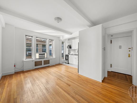 3rd image of 325 W 45th St APT 807