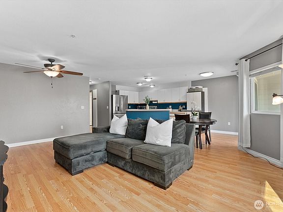 4th image of 1318 37th Street #1408