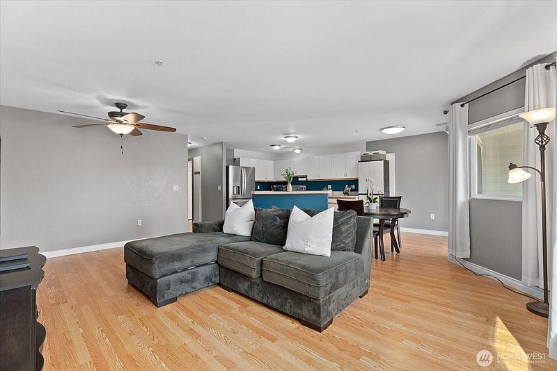 4th image of 1318 37th Street #1408