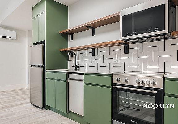 4th image of 1510 Gates Ave #1202