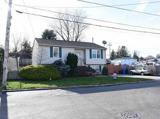 95 Clemence St, Cranston, RI 02920