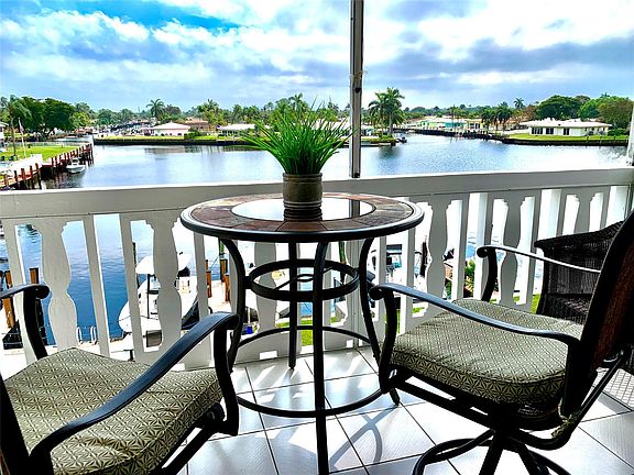 4th image of 700 Pine Drive #301