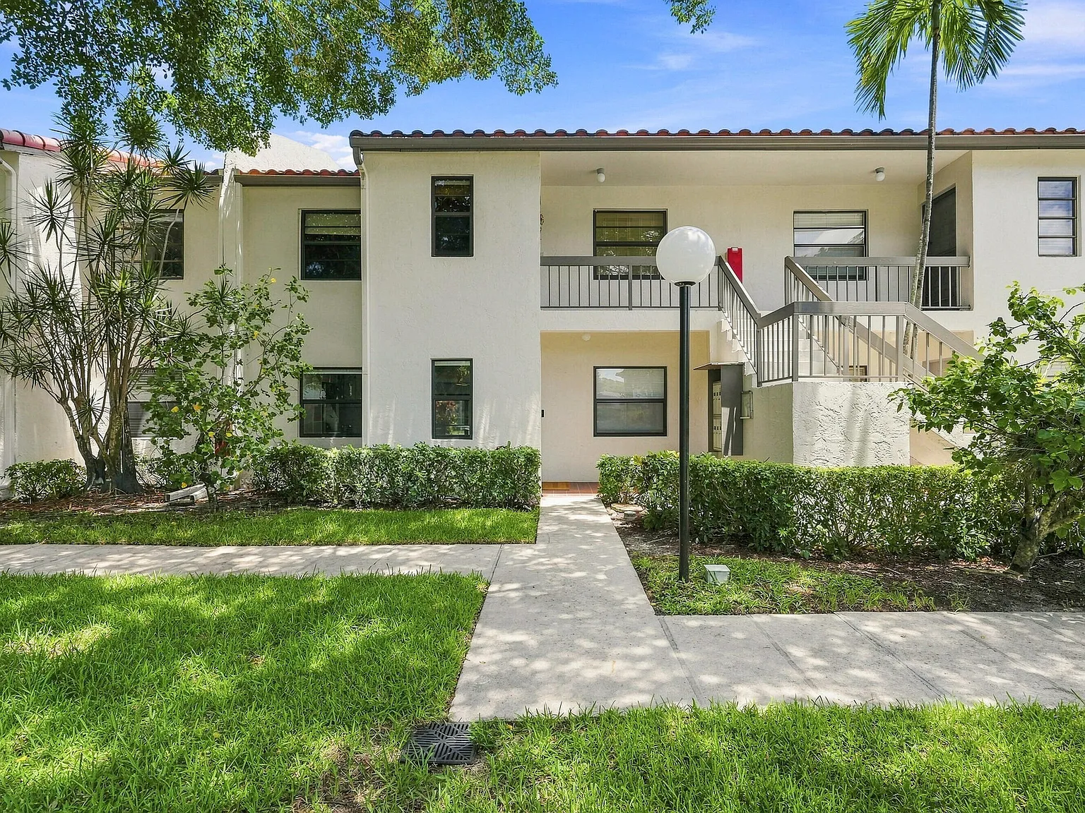 2 bed, 2.0 bath, 1216 sqft, $3,600 — Photo 1