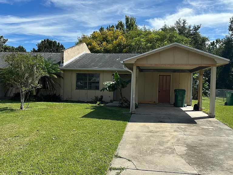 907 Royal Oak Ct — Photo 2
