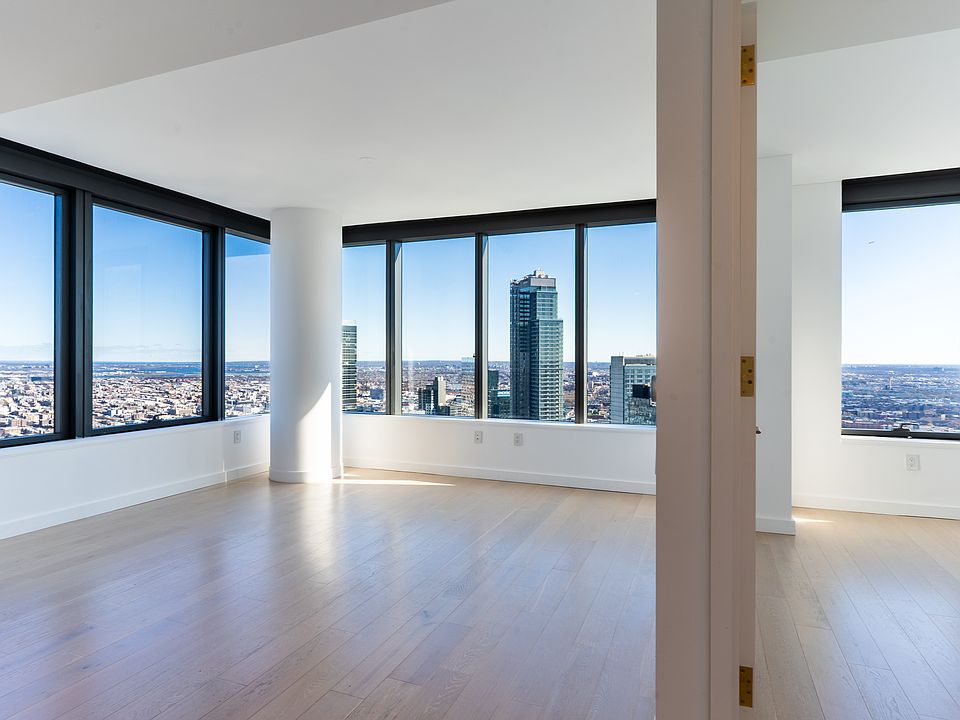 1st image of 3 Court Sq #5708A