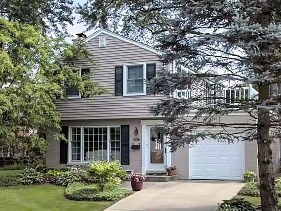 3rd image of 621 E Grove St