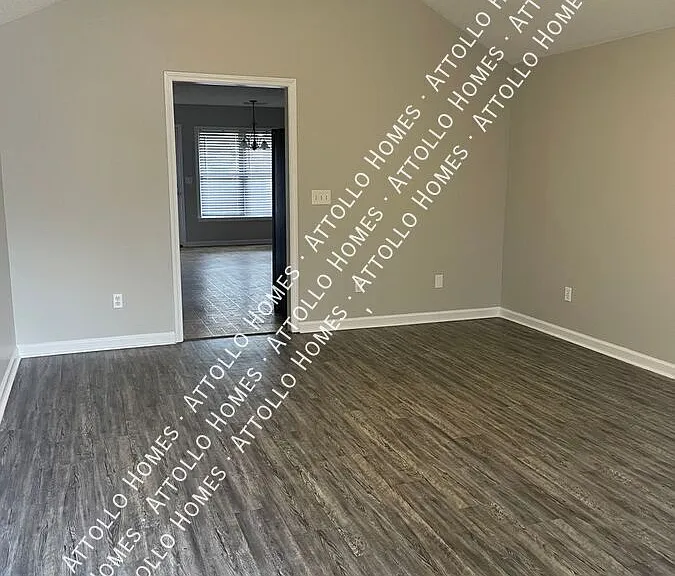 16427 Waterbury Ln — Photo 2