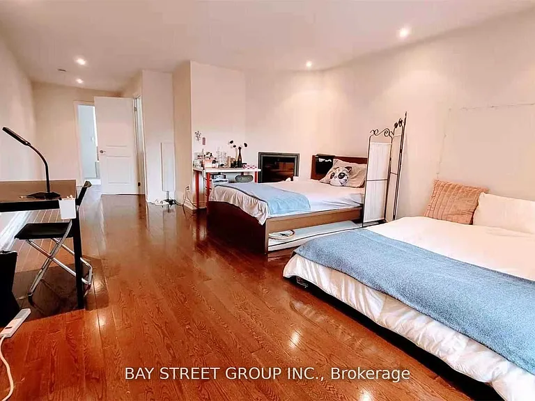 9 Strawflower Mews — Photo 5