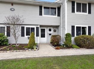18 Beals Cove Rd APT F, Hingham, MA 02043