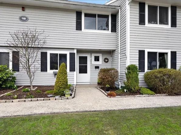 18 Beals Cove Rd APT F, Hingham, MA 02043