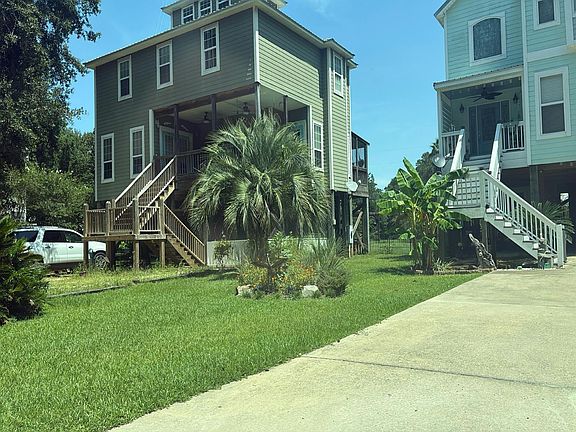 2nd image of 9814 Bay Rd N