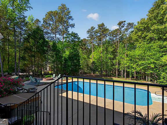 4th image of 207 Lakeshore Dr