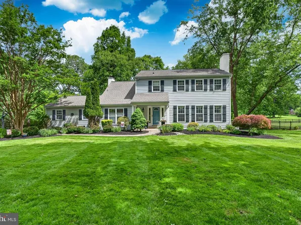 925 Saint Andrews Dr, Malvern, PA 19355