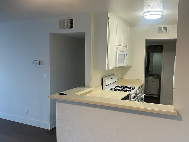 15156 Moorpark St #8 — Photo 11