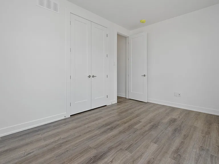 9 Spadina Ave #2 — Photo 5