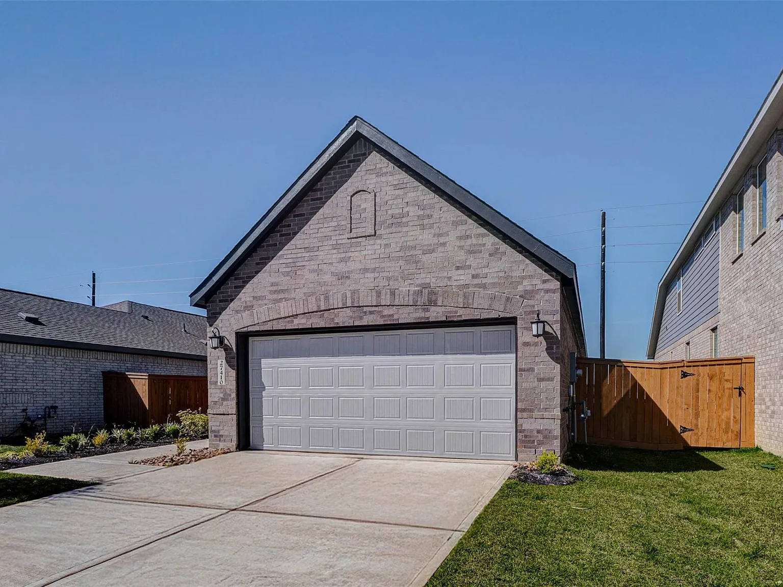 3 bed, 2.0 bath, 1572 sqft, $2,300 — Photo 1