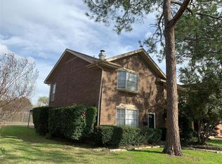 609 Saint Charles Dr, Arlington, TX 76013
