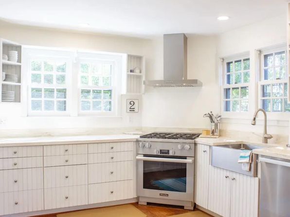 2 Saratoga Ln, Nantucket, MA 02554