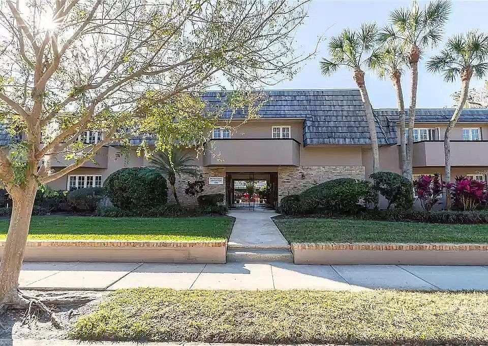 1st image of 1920 Woodcrest Dr APT 9