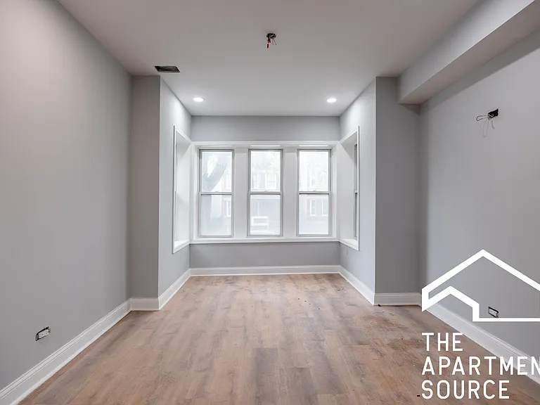 1307 N Lawndale Ave #1F — Photo 4