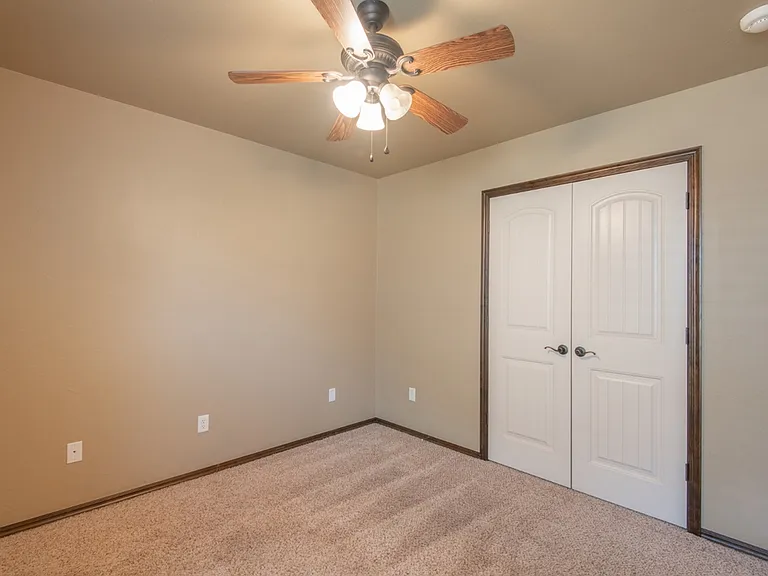 701 Lindsey Ln — Photo 5