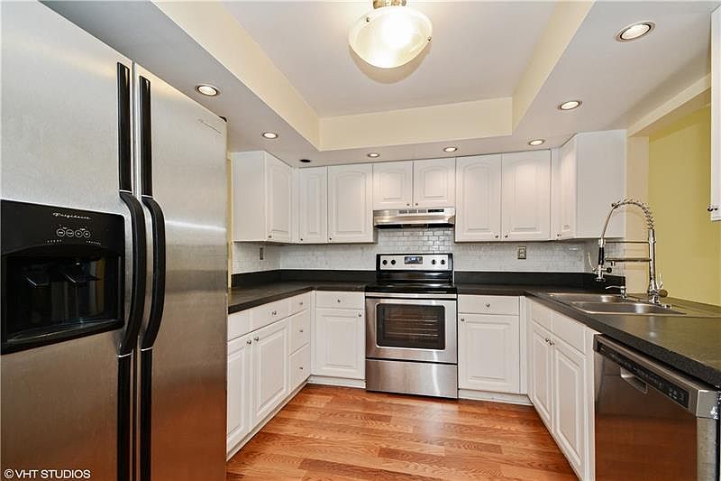 1st image of 825 SE 12th Ct