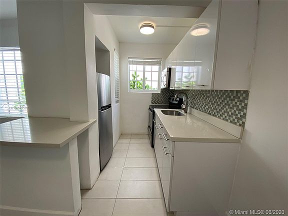 3rd image of 1623 Lenox Ave APT 2