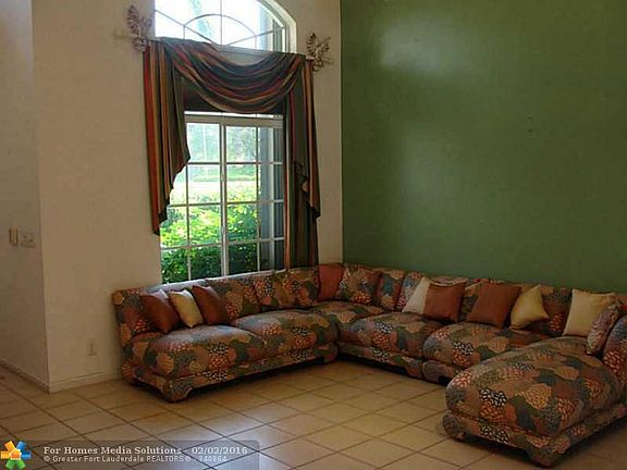 4th image of 2934 Port Royale Ln S #2934