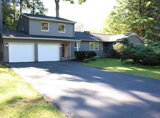 5 Acorn Dr, Burnt Hills, NY 12027