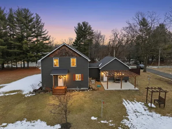 9960 Wildwood Pl, Demotte, IN 46310