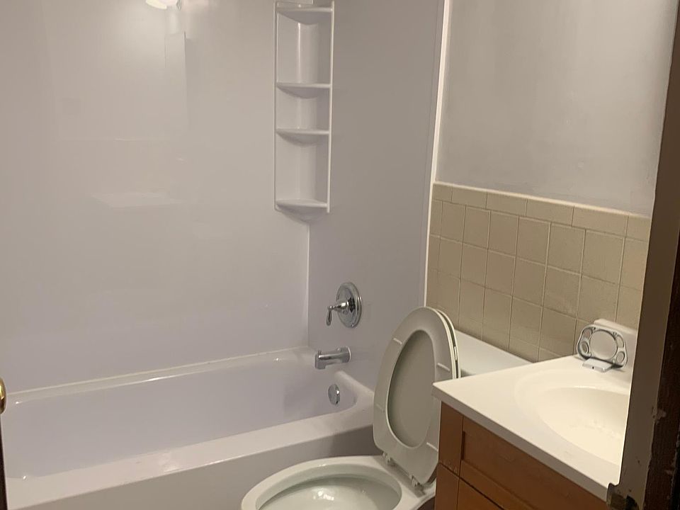 1st image of 10-11 125th St Floor 1