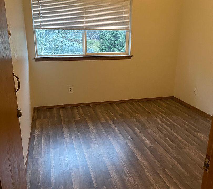 Country Squire Apartments 10833 & 10835 SE 200th St Kent WA Zillow