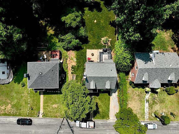 3rd image of 3816 Cambria St