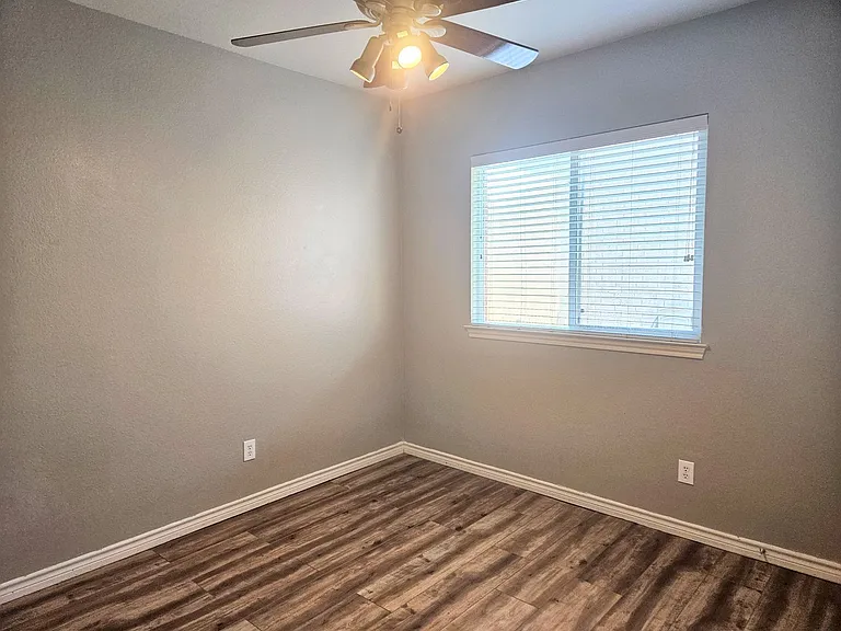 2341 Clairborne Dr — Photo 19