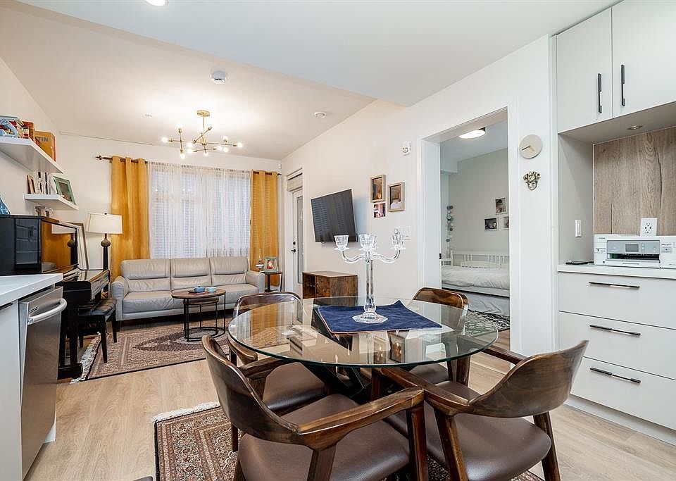 1st image of 3038 Saint George St #112