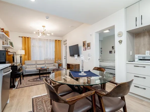 3038 Saint George St #112, Pt Moody, BC V3H 0L3