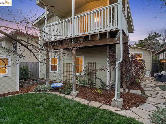 4th image of 3846 Midvale Ave