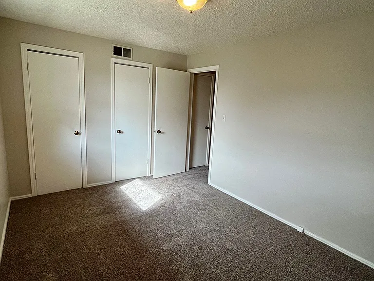 708 N Norman Ave — Photo 9
