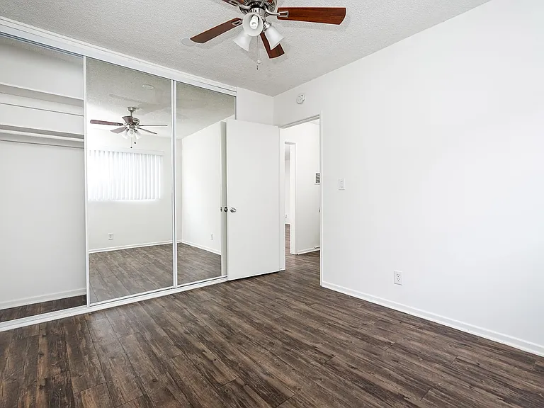 322 W Burchett St — Photo 18