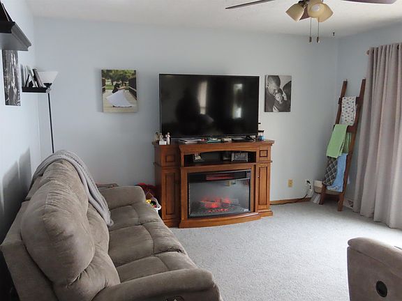 4th image of 815 W 10th St