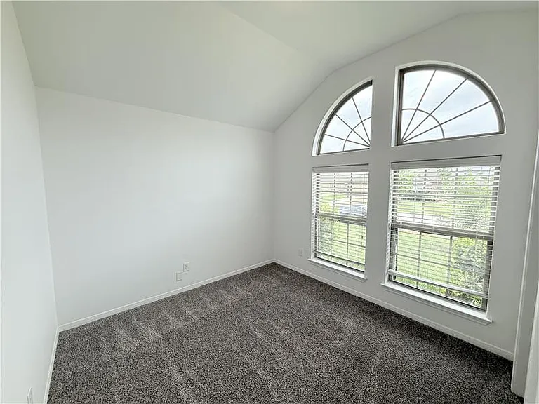 531 Parkfield Ln — Photo 25