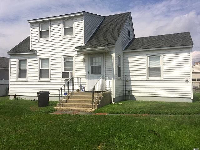 2nd image of 27 Dock Dr