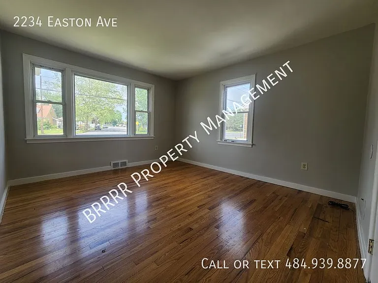 2234 Easton Ave — Photo 9