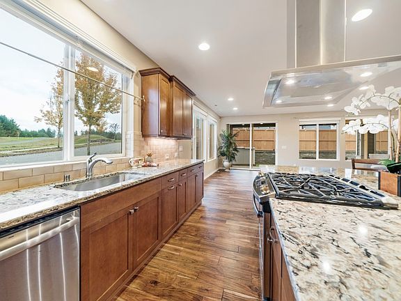 3rd image of 4977 Meriwood Dr NE