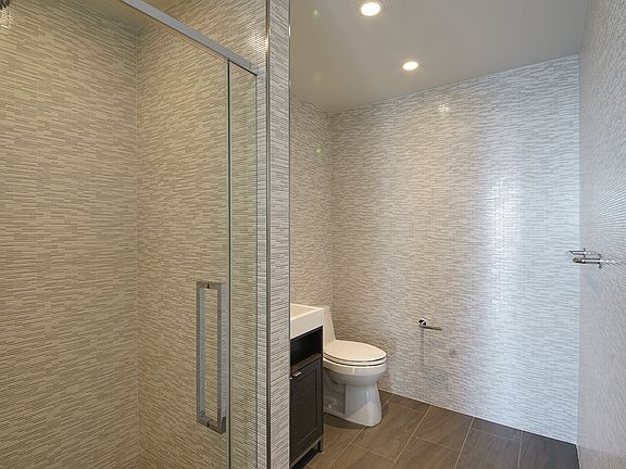 5th image of 555 10th Ave APT 52E