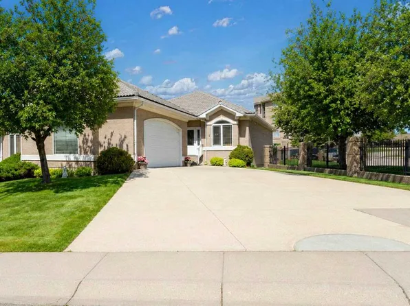 8 River Ridge Dr NW, Medicine Hat, AB T1A 8T3