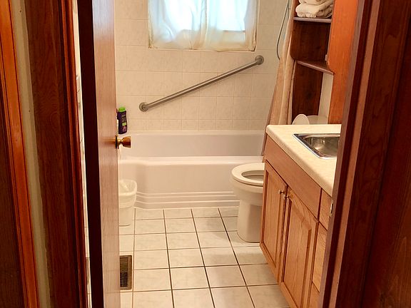 5th image of 111 Academy Ct
