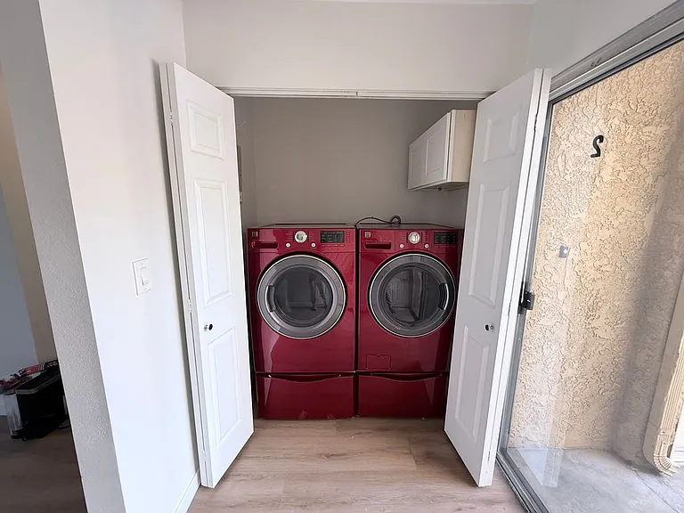 14700 Berendo Ave #2 — Photo 9