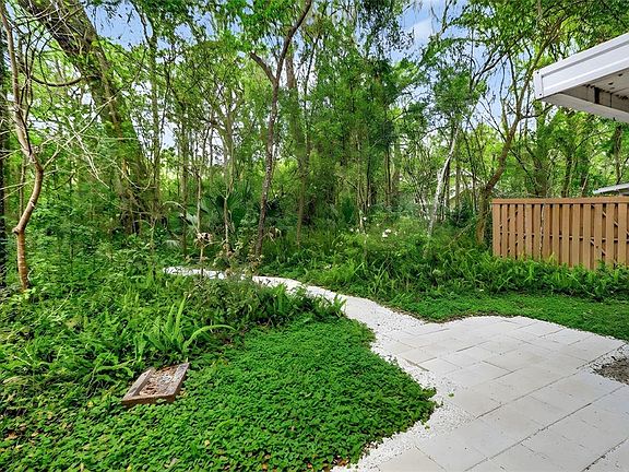 3rd image of 904 SW 50th Way