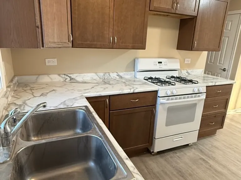 7050 W 87th St #201 — Photo 8